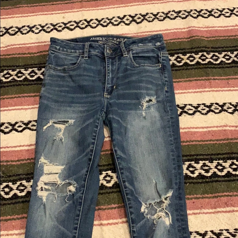 American Eagle Ripped Jeans (size 4) - Picture 3 of 5